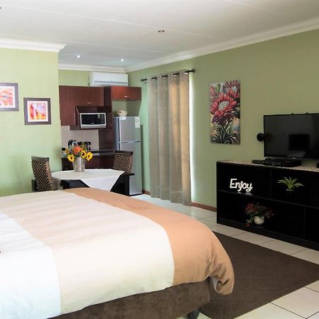 Summer Garden Guest House Беноні Екстер'єр фото