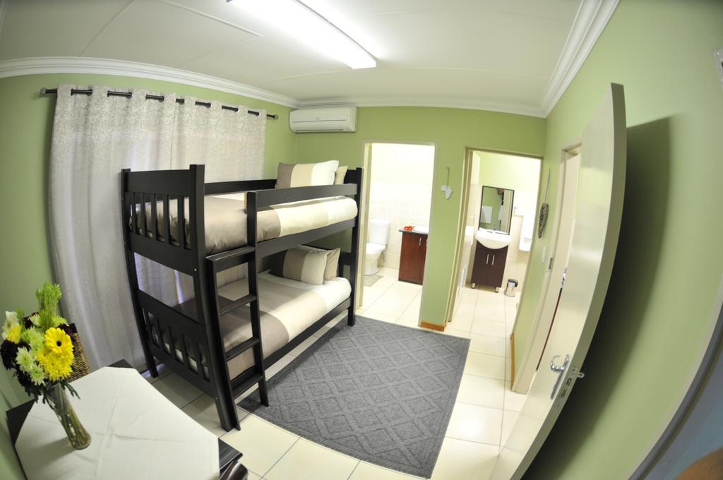 Summer Garden Guest House Беноні Екстер'єр фото