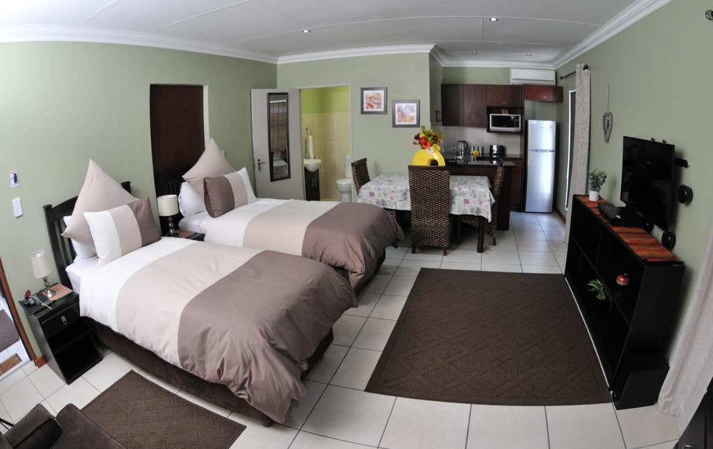 Summer Garden Guest House Беноні Екстер'єр фото
