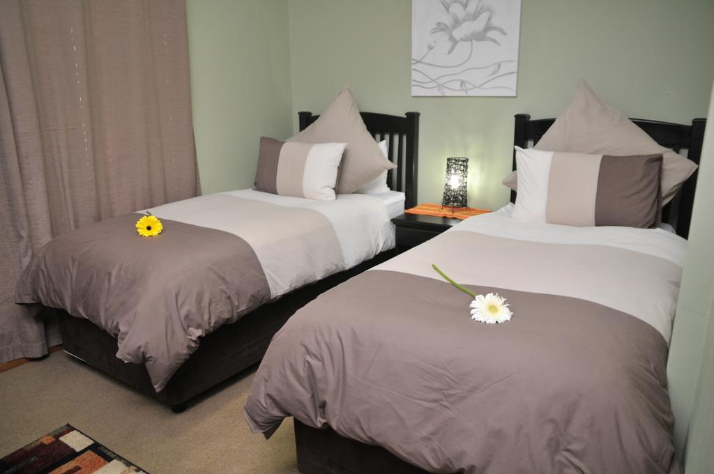 Summer Garden Guest House Беноні Екстер'єр фото